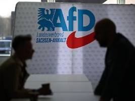 verbindung zu neonazigruppe?: afd-landtagskandidat soll ritual mit hj-lied abgehalten haben