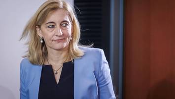 Familie, Ehemann, Tennis: Das ist Ministerin Nina Warken