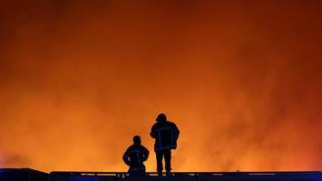 Waldbrand zwingt 12.000 Menschen in die Flucht – FKK-Campingplatz evakuiert
