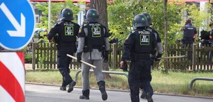 Regensburg: Mögliche Geiselnahme in Bankfiliale – ein Mensch lebensgefährlich verletzt