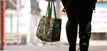 bundesverwaltungsgericht: rewe und andere händler müssen für recycling von stabileren plastiktüten zahlen