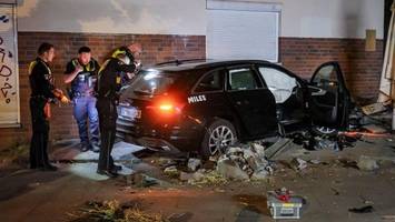 Mit 170 km/h durch die City und gegen Haus geschleudert: „Alles ziemlich dämlich“
