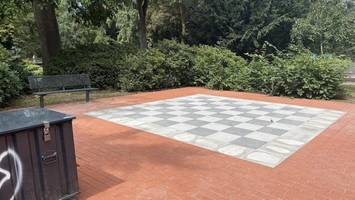 Schach im Schlosspark unter freiem Himmel: Bergedorf kann wieder spielen
