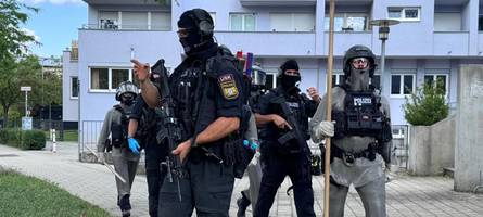 Geiselnahme in Regensburg: Mann stirbt nach Messerangriff – Spezialkräfte fassen Verdächtigen