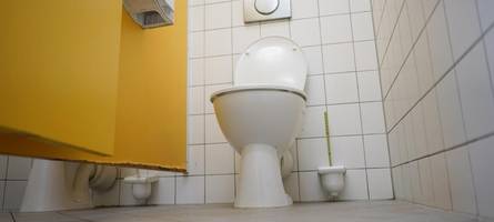 Sanierungs-Turbo für Schulklos: In den Ferien kommen in Augsburg acht Schulen dran