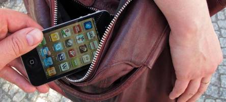 Smartphone aus Bar geklaut, beschädigt und dann entsorgt