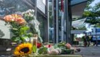 Regensburg: Eltern und Baby bei Angriff als Kunden in Bank