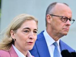 Eine harte Verhandlerin: Durchsetzungsstarke Feministin: Wer ist die neue Kanzleramtschefin Warken?
