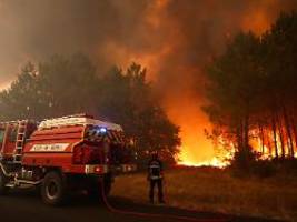 Paris bittet EU um Hilfe: Feuer in Frankreich wüten weiter - fast 30.000 Menschen evakuiert