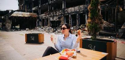 Laura Loomer in der Ukraine: Der Sinneswandel der MAGA-Influencerin