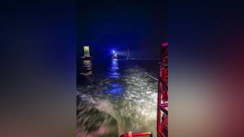 segeljacht füllt sich mit ostsee-wasser – dann bricht kontakt zur crew ab