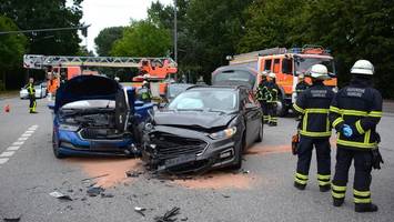 unfall in billbrook: drei autos kollidieren auf ring 2 – mehrere verletzte