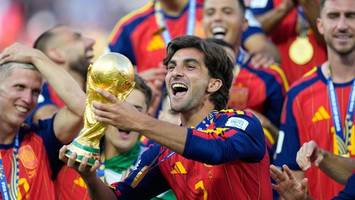 Das neue Spanien-Trikot des Weltmeisters für unter 50 Euro – das sagt Adidas!