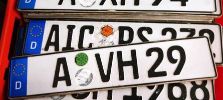 Zwei Männer mit falschen Kennzeichen am Auto erwischt
