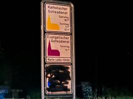 islamfeindlichkeit in penzberg: unbekannte besprühen hinweisschild auf freitagsgebet