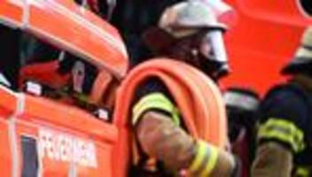 Durch Rauchgas schwer verletzt: Feuerwehr rettet 86-Jährige aus brennendem Haus