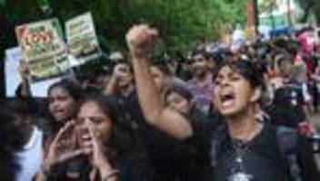 Geleakte Dokumente: Indiens Bildungsminister tritt nach Jugendprotesten zurück