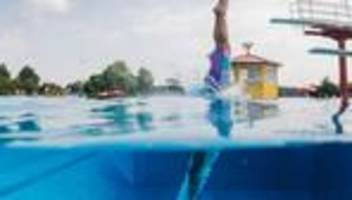 chlorgeruch trifft sonnencreme: deutschland in klein: freibad als spiegel der gesellschaft