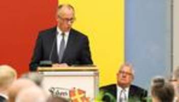 restrede in paderborn: merz: gewalt beginnt mit intoleranz und ausgrenzung