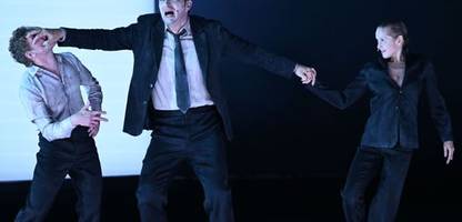 Salzburger Festspiele: Ulrich Rasche zeigt »Faust« in quälender Zeitlupe