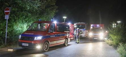„Es brennt lichterloh“: Vermeintlich kleines Feuer entpuppt sich als großer Dachstuhlbrand