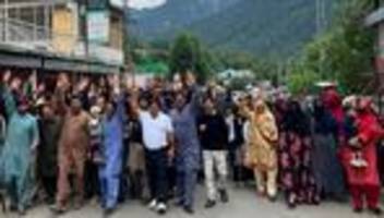 wahlen in kaschmir: wahl in pakistanischem teil kaschmirs beginnt unter protesten