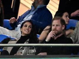 Plötzlich ruft der Prinz an: Meghan plaudert in TV-Show Harrys Lieblingsessen aus