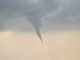 verwüstung in glückstadt : mutmaßlicher tornado wütet in schleswig-holstein