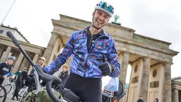 „als ob die haut verbrennt“: mörderische radtour von berlin nach indien