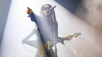 Lenny Kravitz erobert die Uber Arena mit cooler Sexyness