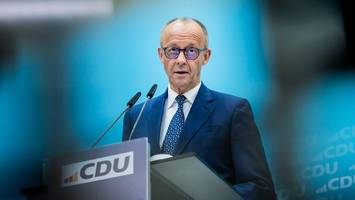 Merz: Zwei Managerinnen sollen den Kanzler retten – warum das an 1945 erinnert