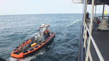 Nordsee: 20 Meter langer Windrad-Flügel treibt knapp unter der Wasseroberfläche