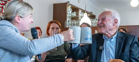mit besten grüßen an markus söder: grüne feiern mit csu-größen 40 jahre im landtag
