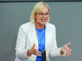ministerin schenderlein: mitgerissen vom politischen sommersturm