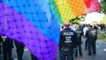 Elbvertiefung: Der tägliche Newsletter aus Hamburg: Wie eine Veranstaltung zu Queerfeindlichkeit traurige Aktualität bekam