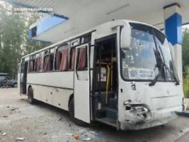Mehr als 20 Verletzte: Ukrainische Drohnen sollen Busse mit Zivilisten getroffen haben
