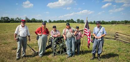 Gettysburg: Diese Amerikaner zünden Kanonen auf dem Schlachtfeld und loben Donald Trump