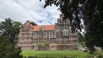 Nach der Hängebrücke nun das Schloss: Bergedorfs Wahrzeichen wird saniert