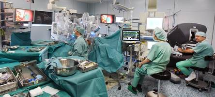 uniklinik augsburg setzt auf op-roboter da vinci – vor allem diese patienten profitieren