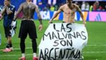 fußball-wm: fifa ermittelt wegen falklandinseln-banner gegen argentinien