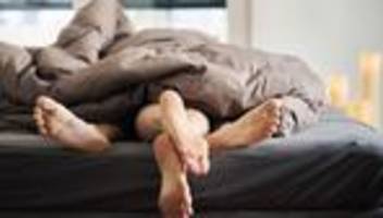 Gesundheit und Erholung: In der Hitze der Nacht: Schläft es sich nackt besser?