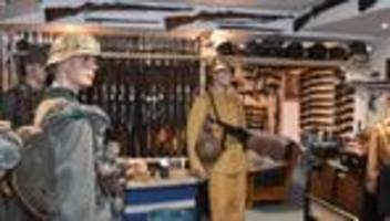 Handel mit Kriegswaffen: Remscheider Waffenarsenal: Hauptangeklagter räumt Fehler ein
