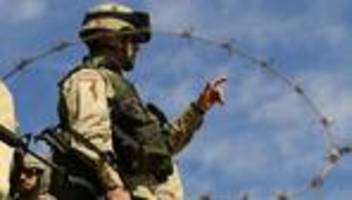 Iranüberblick: USA greifen proiranische Milizen im Irak an, Iran beschießt US-Militär