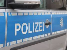 Bleibende Schäden möglich: Mann attackiert Radfahrerinnen - 64-Jährige schwer verletzt