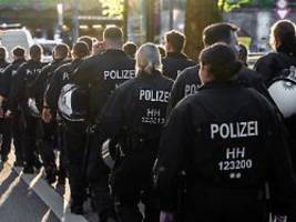 fünf personen unter beobachtung: hamburger polizei verdoppelt personal für csd