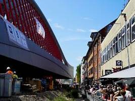 viel kritik am bahn-neubau: hamburg schiebt riesige brücke mitten durch szeneviertel