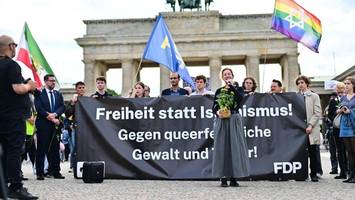 „Leben in Gefahr“: FDP-Politikerin beschuldigt nach CSD-Anschlag den Falschen