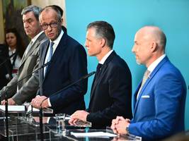 unionsfraktion: der kanzler versucht es mit selbstkritik
