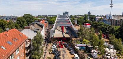 Hamburg: Transport der neuen Sternbrücke hat begonnen