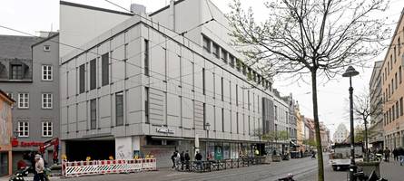 Kommen sich Einzelhandel und Schule im Augsburger Karstadt-Gebäude in die Quere?